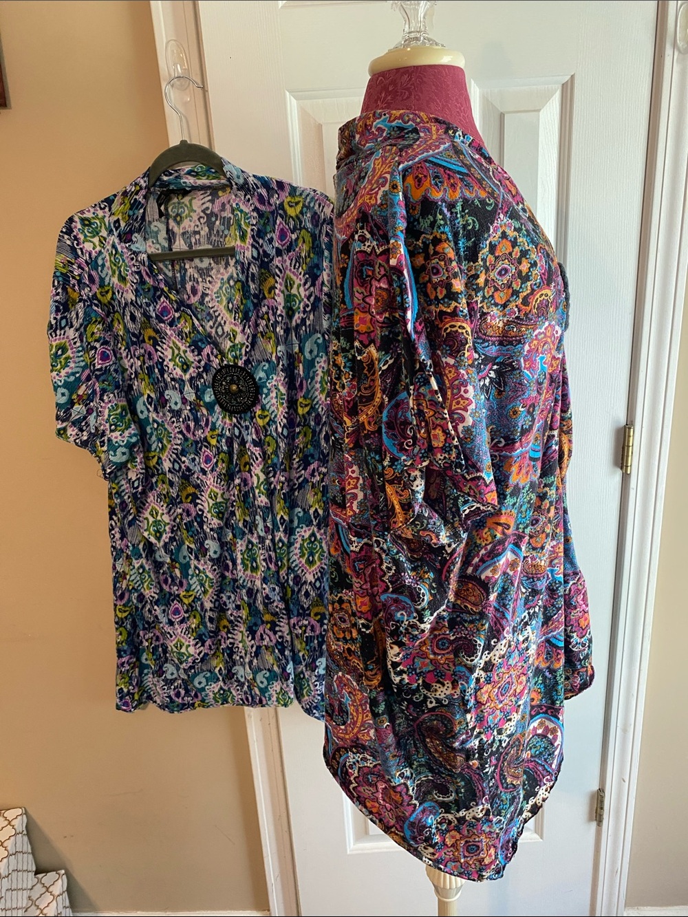 New Directions Multicolor Beaded V-Neck Geometric Paisley Asymmetrical Tunic - Picture 10 of 12